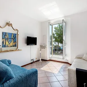 la-finestra-sul-mare-arenzano.hotelitalianriviera.com/